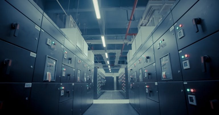 Schneider Electric et Equinix veulent réguler la basse tension