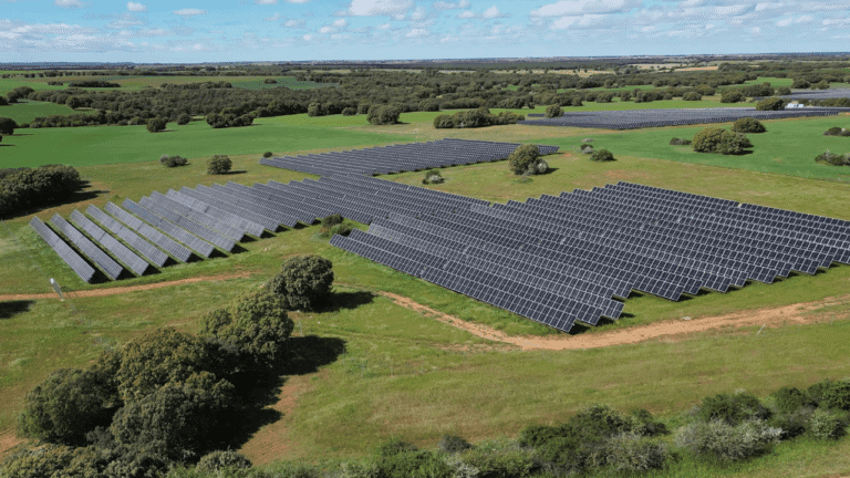 Solaria Iberia recherche un partenaire financier pour développer 3,4 GW de datacenters en Europe