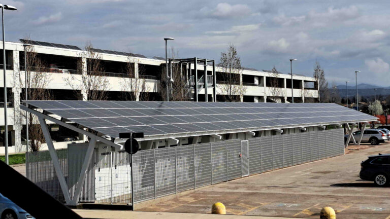 Socomec – Retour d&rsquo;expérience sur l&rsquo;association de panneaux photovoltaïques et de systèmes de stockage d’énergie
