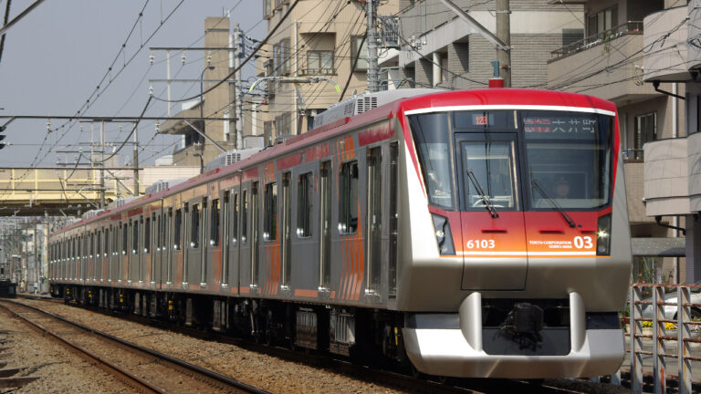 Japon : Tokyo va tester l&rsquo;installation de datacenters sous des ponts ferroviaires
