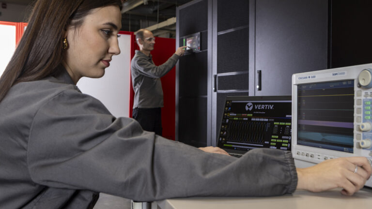 Retour d&rsquo;expérience – Yokogawa accompagne Vertiv pour la validation de systèmes UPS compatibles IA