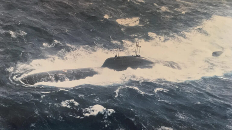 La Navy chasse les sous-marins russes qui chassent les câbles sous-marins