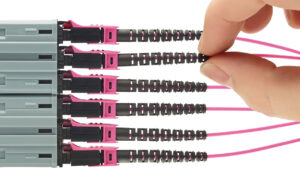 Les connecteurs multifibres MPO-QR des réseaux fibre ont fait l’objet de nouveaux tests