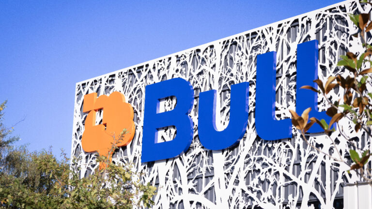 Bull inaugure son nouveau bâtiment de production à Angers et double ses capacités de production pour répondre aux nouveaux défis de l’IA